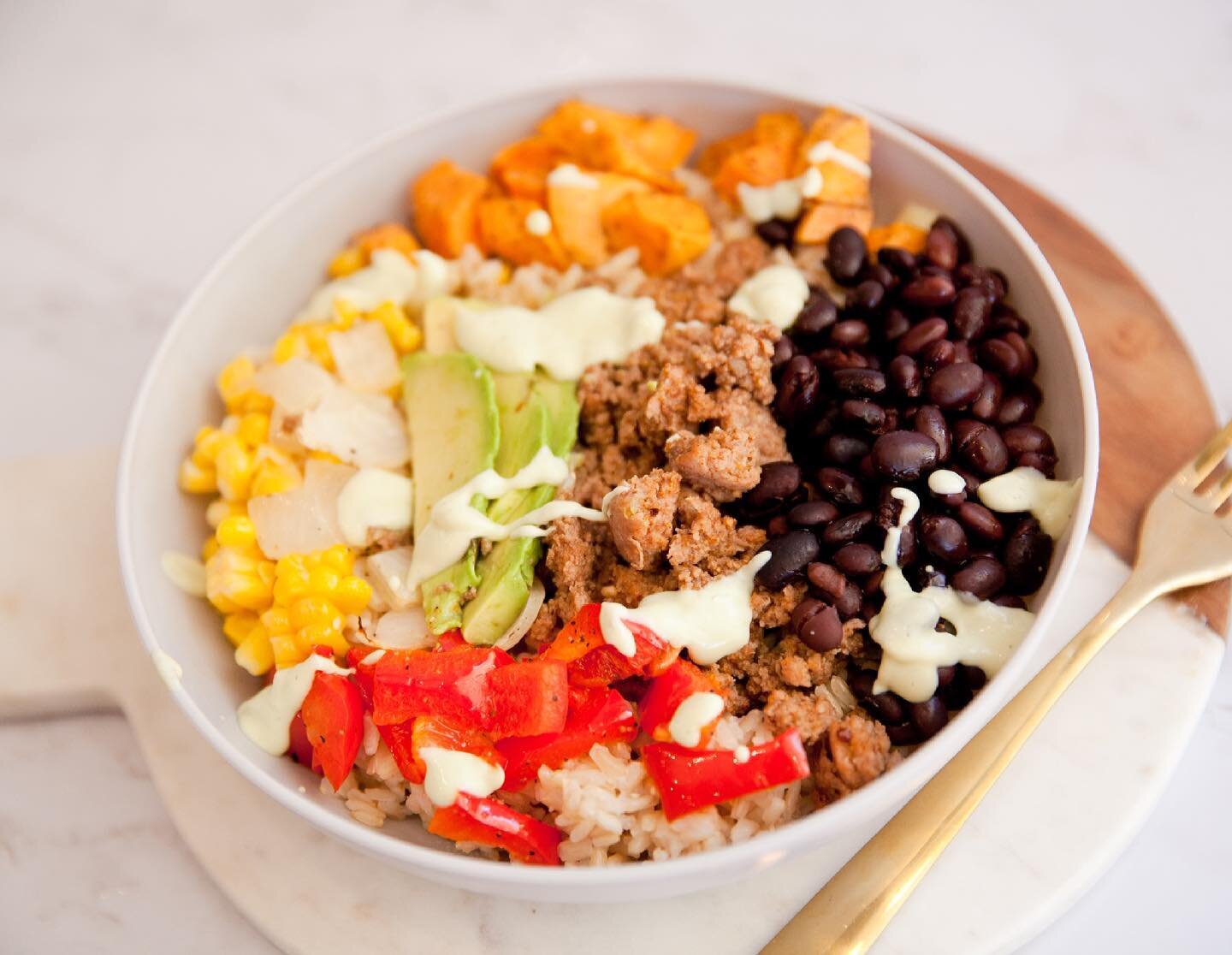 I&rsquo;ve been making this recipe for years, I&rsquo;m sorry I&rsquo;ve been keeping it to myself for so long! 
This Southwestern Burrito Bowl is great for a weeknight dinner! It&rsquo;s loaded with roasted veggies, ground Turkey, black beans, and m