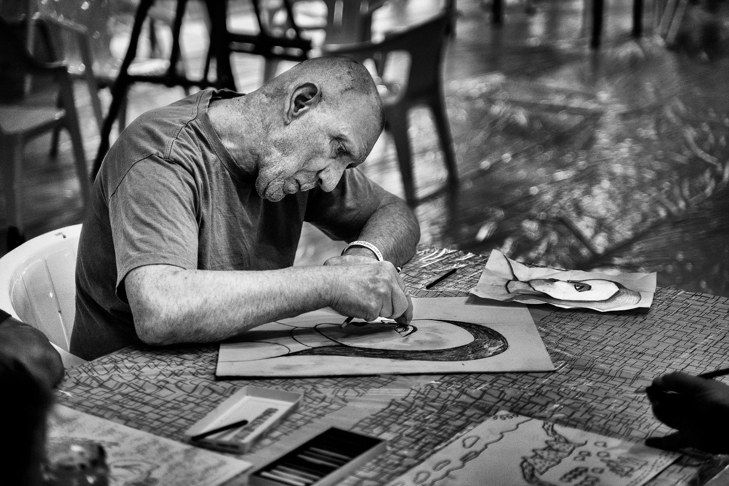 A participant in the "Psychart 24" event works on a portrait. 2024.