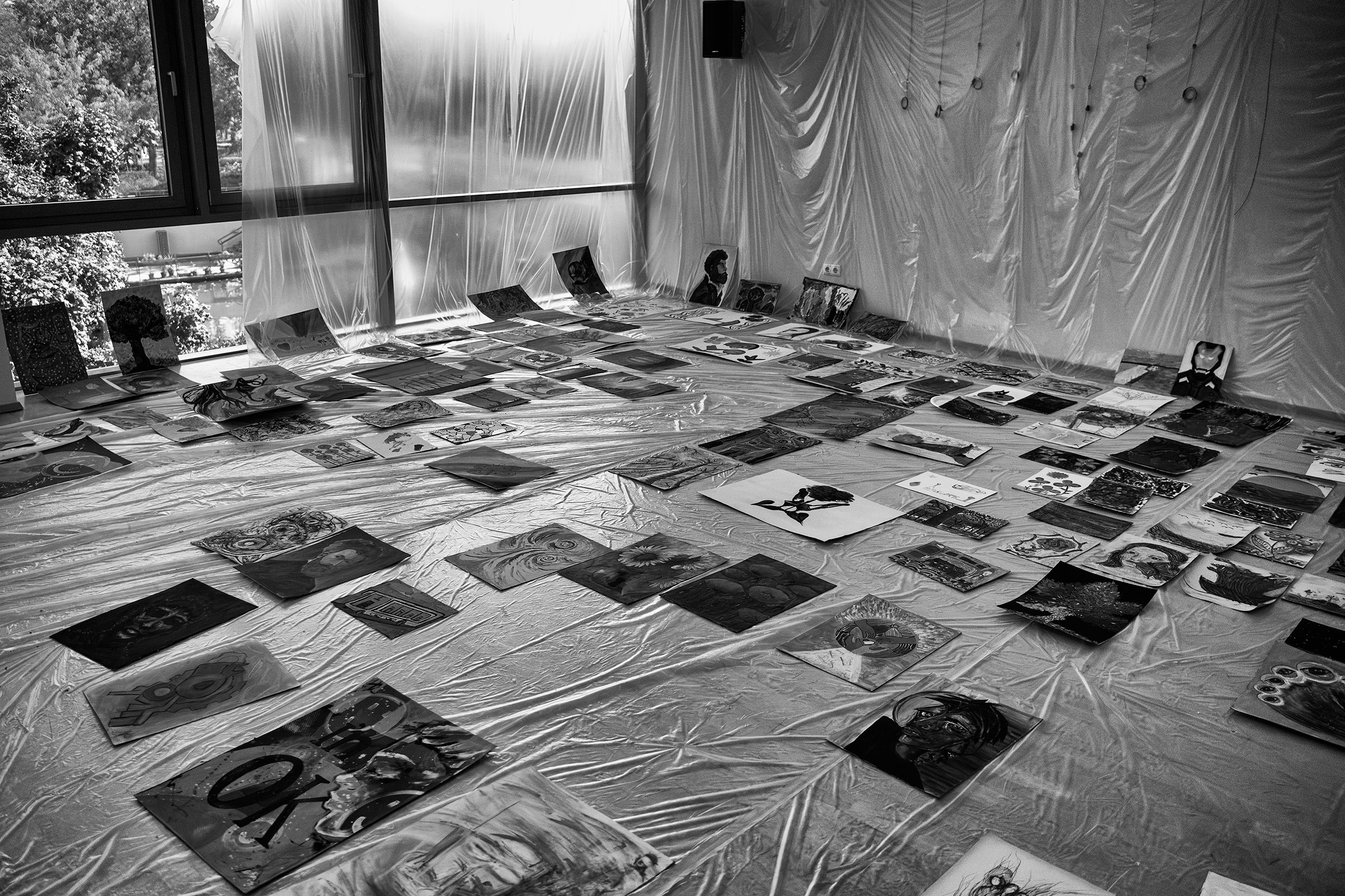 Paintings from the "Psychart 24". At the end of the event, a jury evaluates the works. In addition to participation being the most important thing, this is also a competition. 2024.