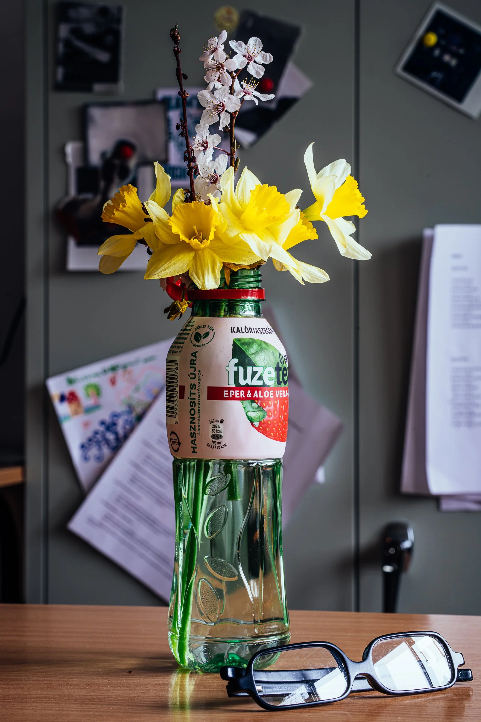 Students created a flower still life in a classroom. 2024.