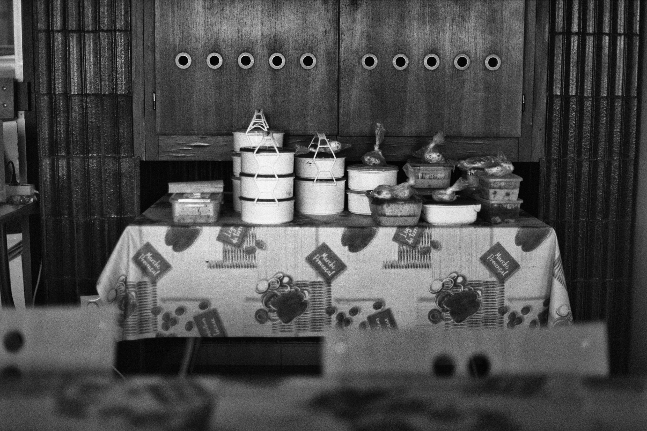 Lunch prepared in food barrels in a school cafeteria. 2025.