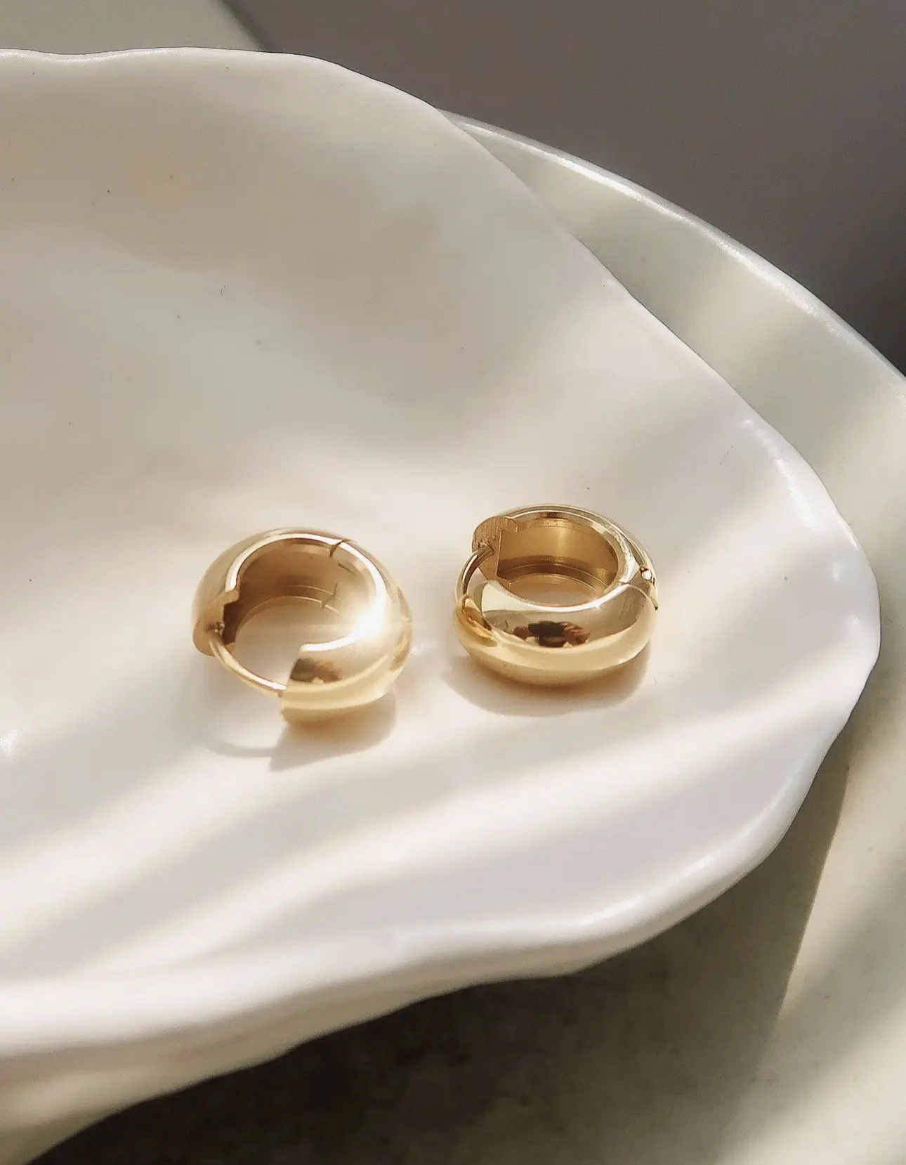 Blandine 18K Non-Tarnish Small Classic Hoop Earring