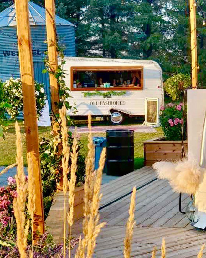 Wedding season is still coming in strong, we have a very busy month ahead! 
Book your 2023 event with us 
https://www.theoldfashionedmobilebar.ca
&bull;
&bull;
&bull;
#oldfashionedmobilebar #mobilebaryeg #tentwedding #vintagecamperbar #weddingbar #we
