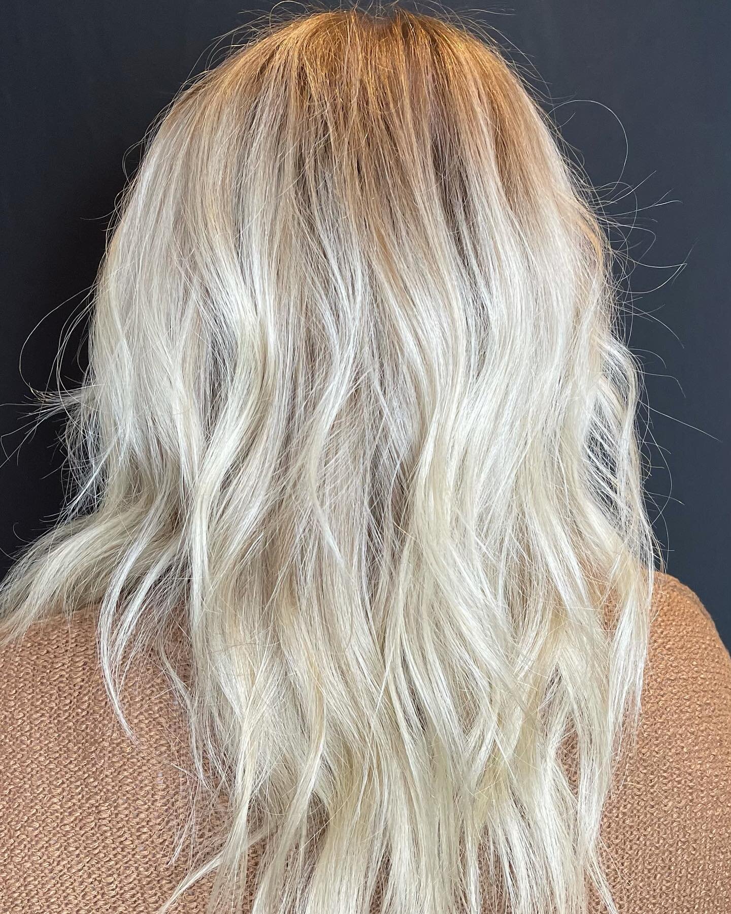 This Blonde is on fire! 

@alicia_lemondropsalon 

#happinesforothers #downtownbend #bendoregon #bendoregonliving #inbend #bendhairstylist #bendoregonlife #bendoregonlifestyle #bendoregonmoms