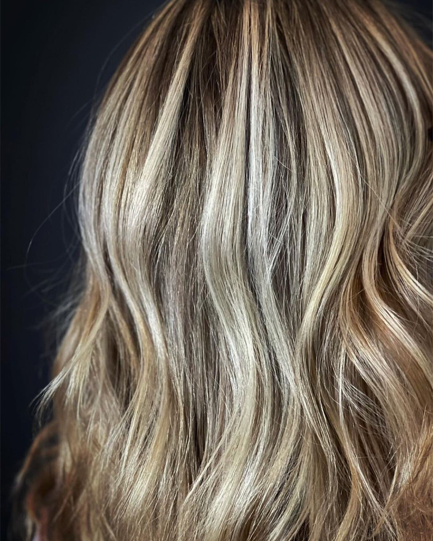 This color combo is a favorite. 

Repost from @teasa_mack
&bull;
It&rsquo;s all in the detail. 👀
-
#bendhair #bend #bendlife #bendhikes #bendor #centraloregon #downtownbend #inbend #bendhairstylist #bendhairsalon