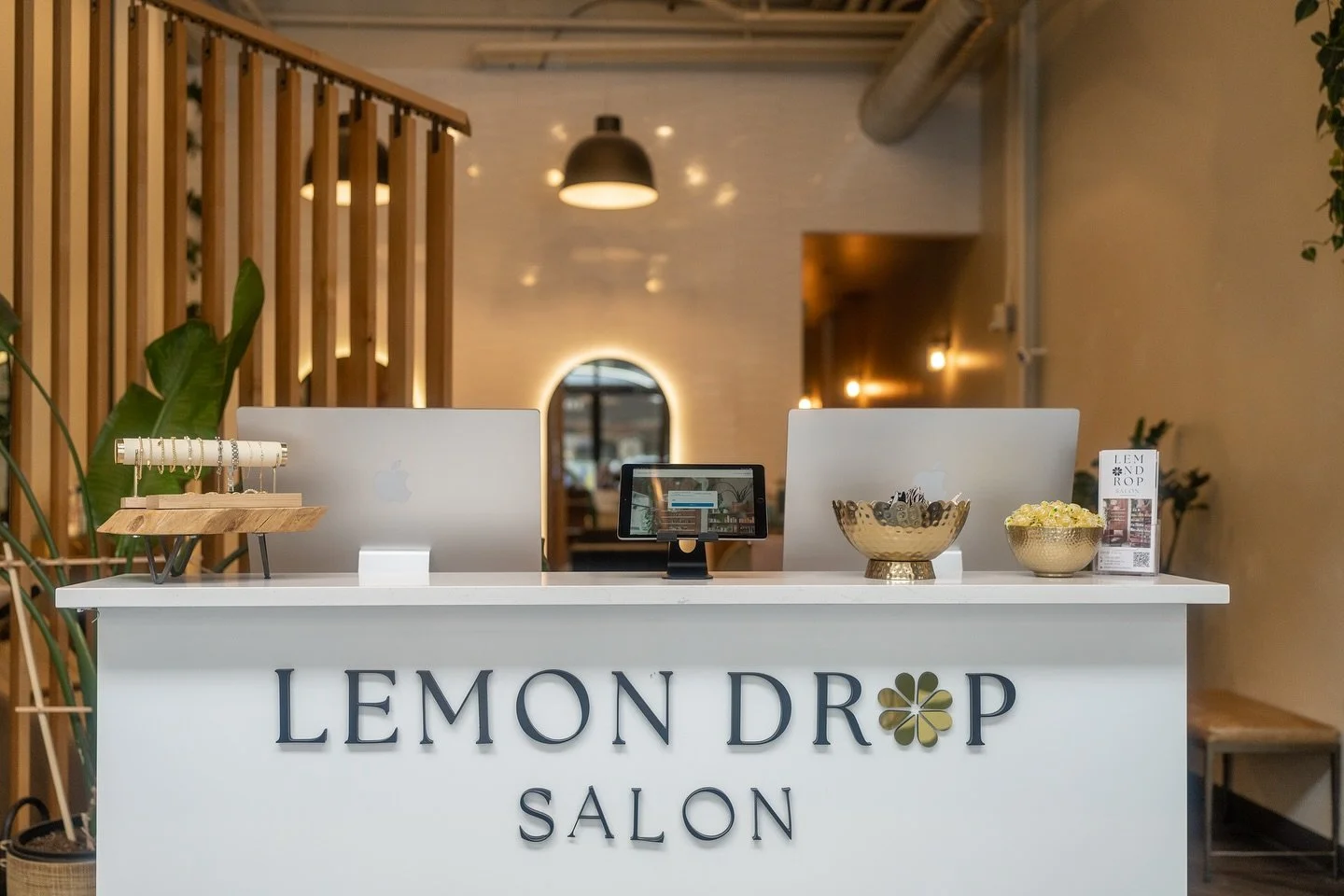 Step inside our cozy hair salon, located in the heart of downtown Bend, Oregon. Open Monday-Saturday. Home to 15 incredible hairstylists and an amazing esthetician. Visit our website in our bio to learn more about us and our team. 🍋