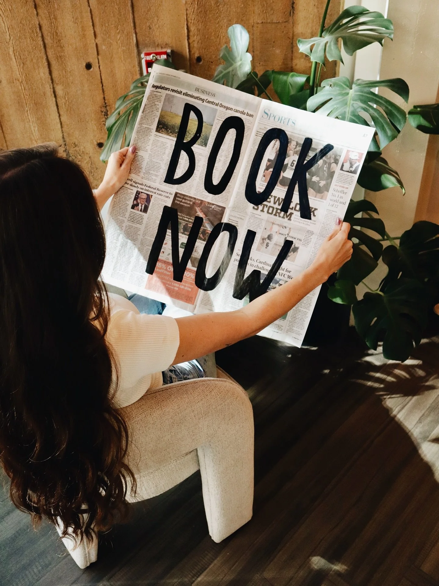 Here's why you should book with us:

1. Our dedicated stylists provide top-tier service.

2. Treat yourself to complimentary refreshments and snacks during your visit.

3. Automatically enrolled in our loyalty program to earn points and cash back rew