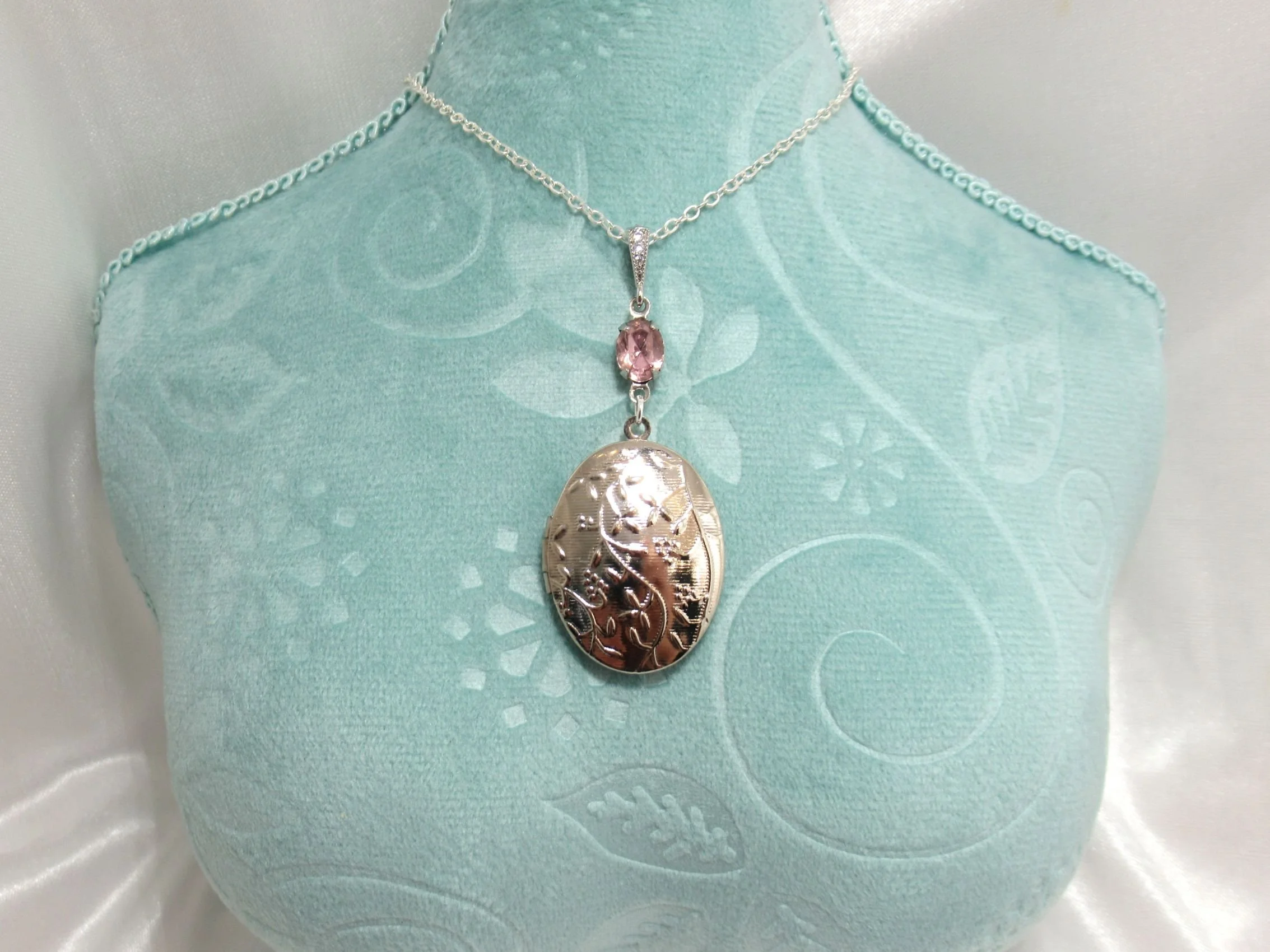 Rosies Vintage and Nik Naks Handcrafted Vintage Silver-Toned Lockets Amethyst Montana Blue Crystal Drop Necklaces Old New