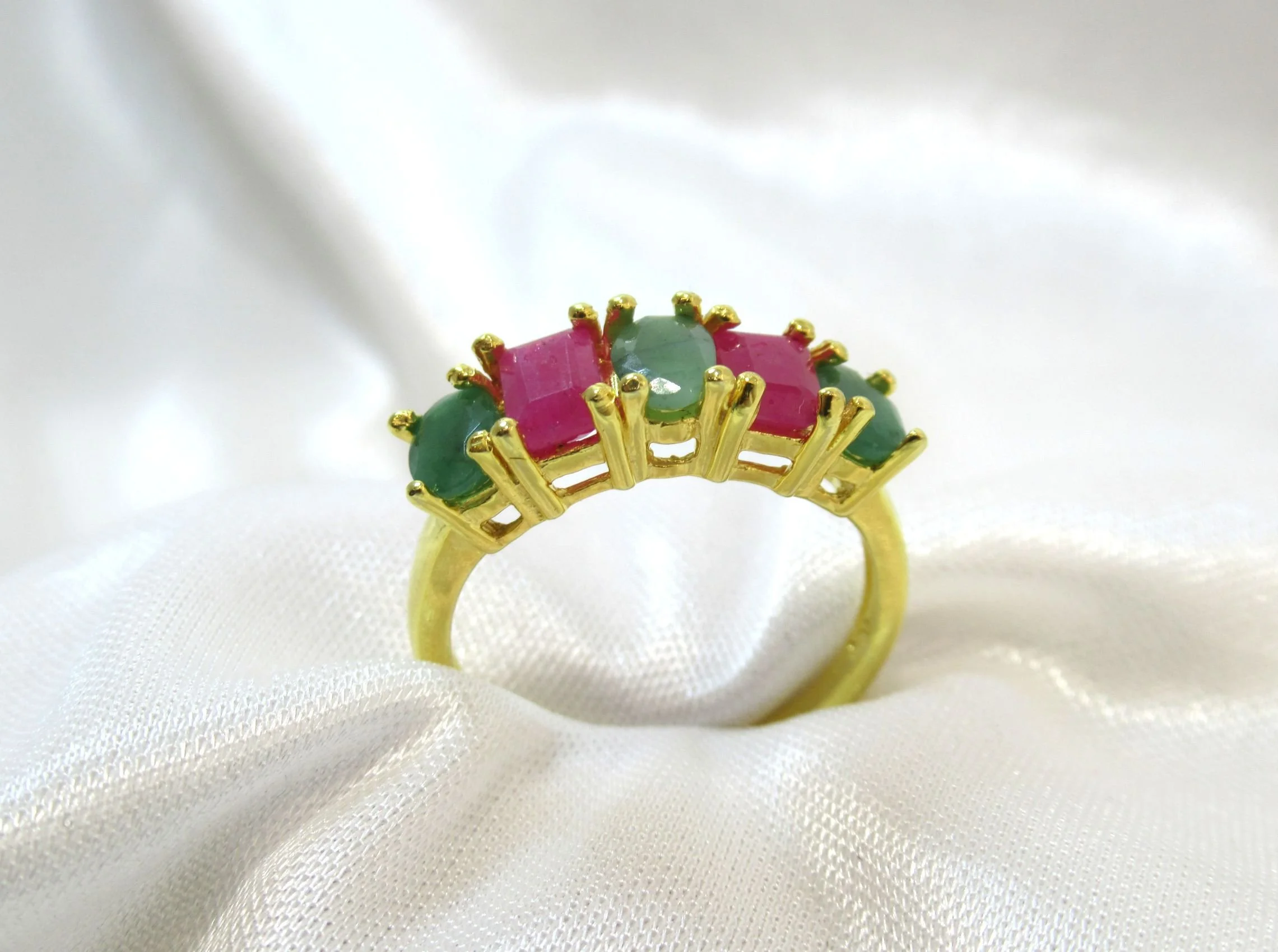 Rosies Vintage and Nik Naks 925 Sterling Silver 14K Yellow Gold -Plated Green Emerald Red Ruby Ring Fine Jewellery