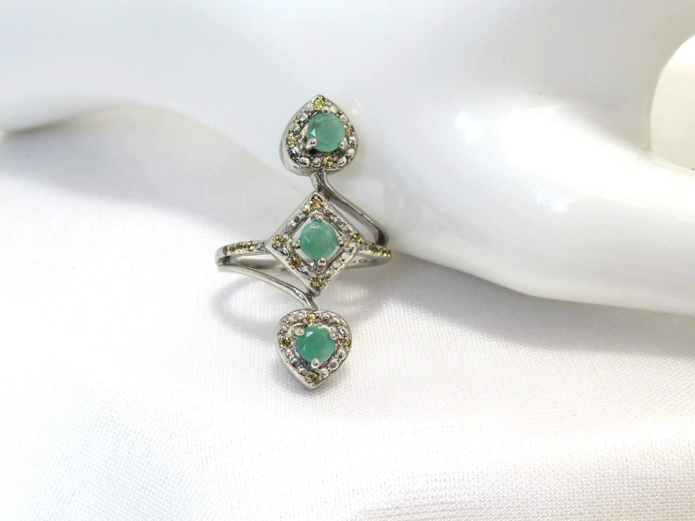 Rosies Vintage and Nik Naks Vintage Sterling Silver 925 Green Emerald Yellow Sapphire Ring 3 x 4 mm Natural Gemstone Fine Jewellery.