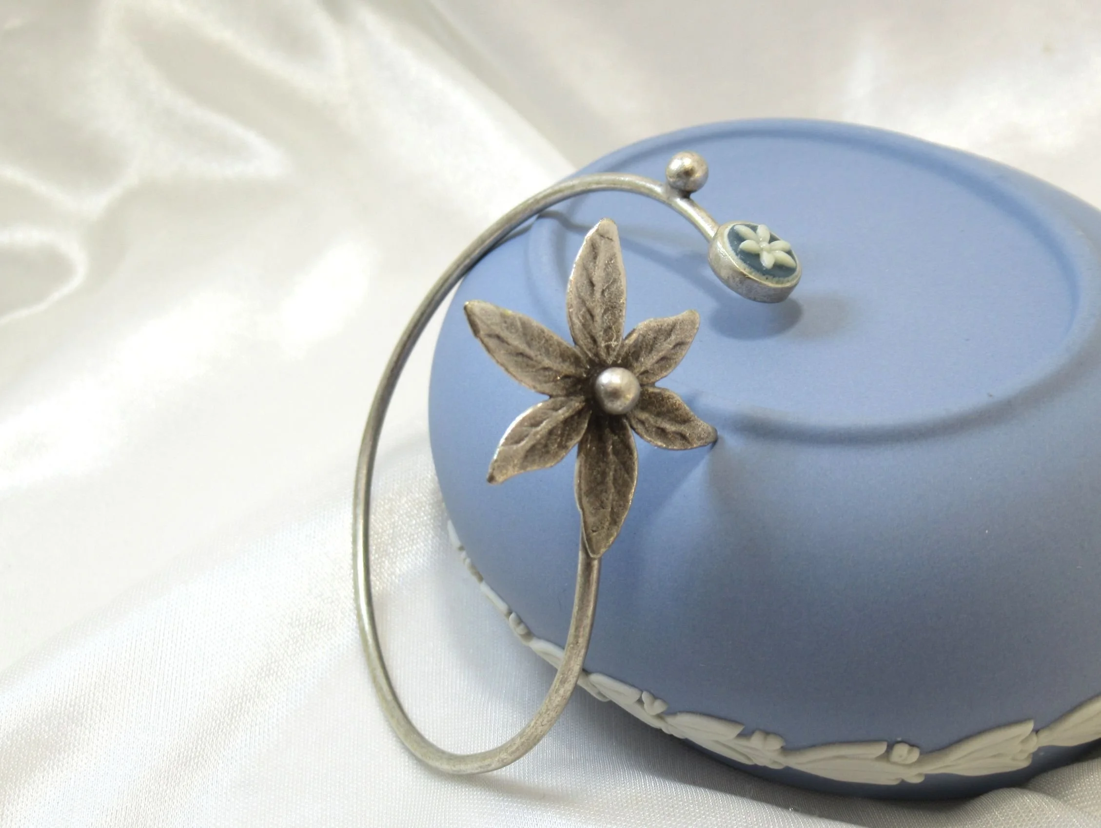 Rosies Vintage and Nik Naks Handcrafted Vintage White on Blue Daisy Cameo Silver -Plated Cuff Bracelet