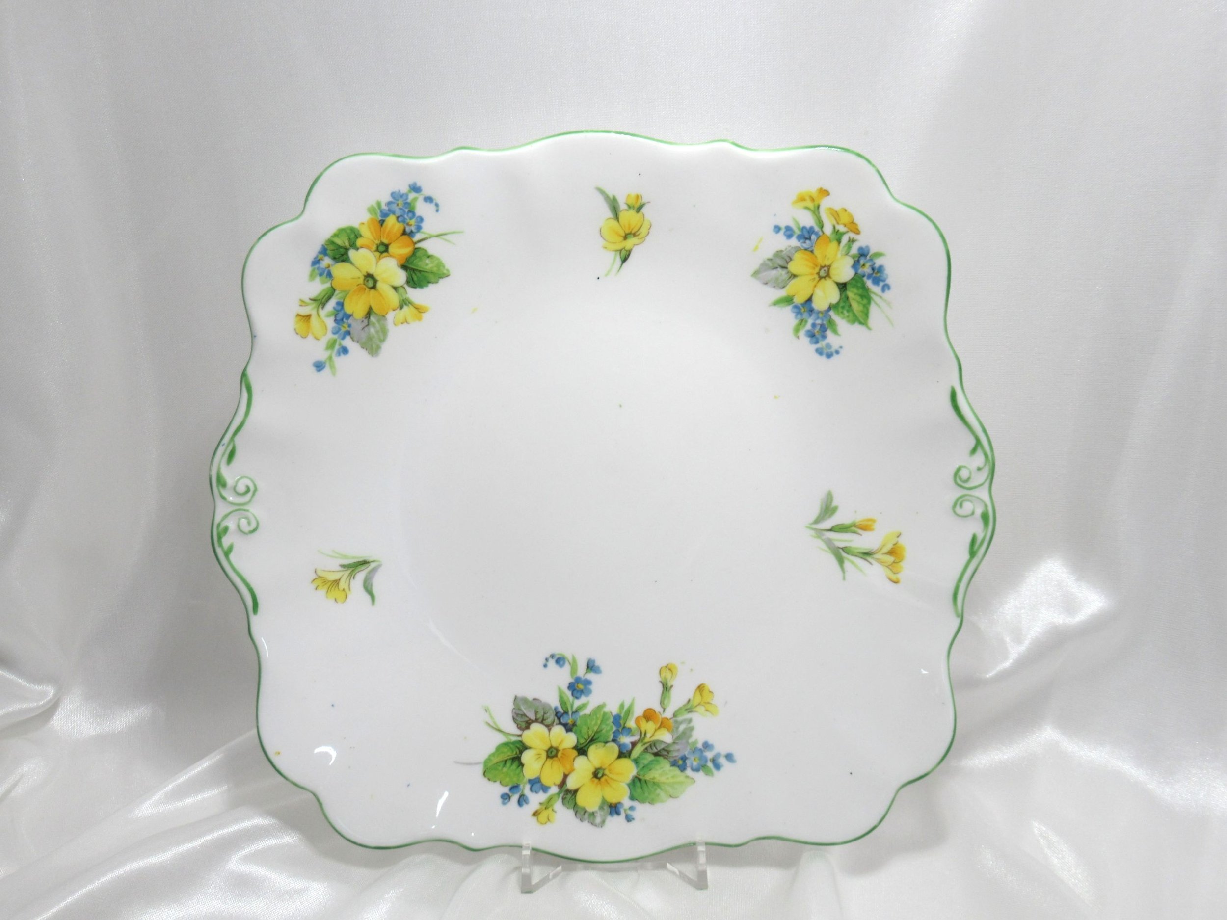 Rosies Vintage and Nik Naks Vintage Roslyn Fine Bone China Plate: 1940s Art Deco Yellow & Blue Flower Pattern.