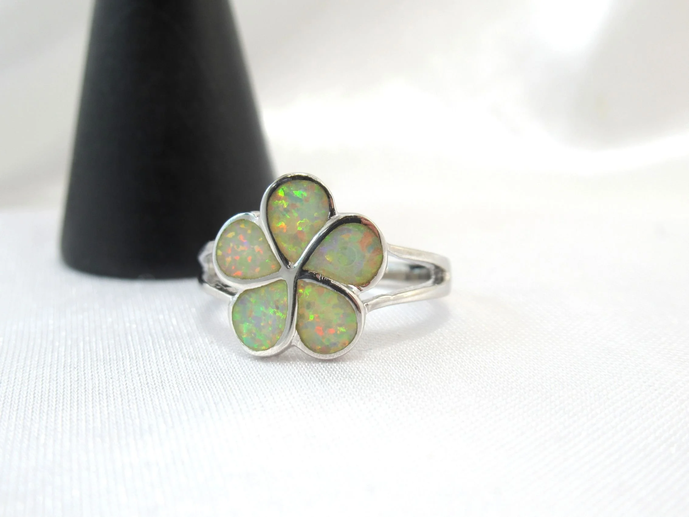 Rosies Vintage and Nik Naks 925 Sterling Silver Pear White Lustrous Lab Opal Gemstone Ring