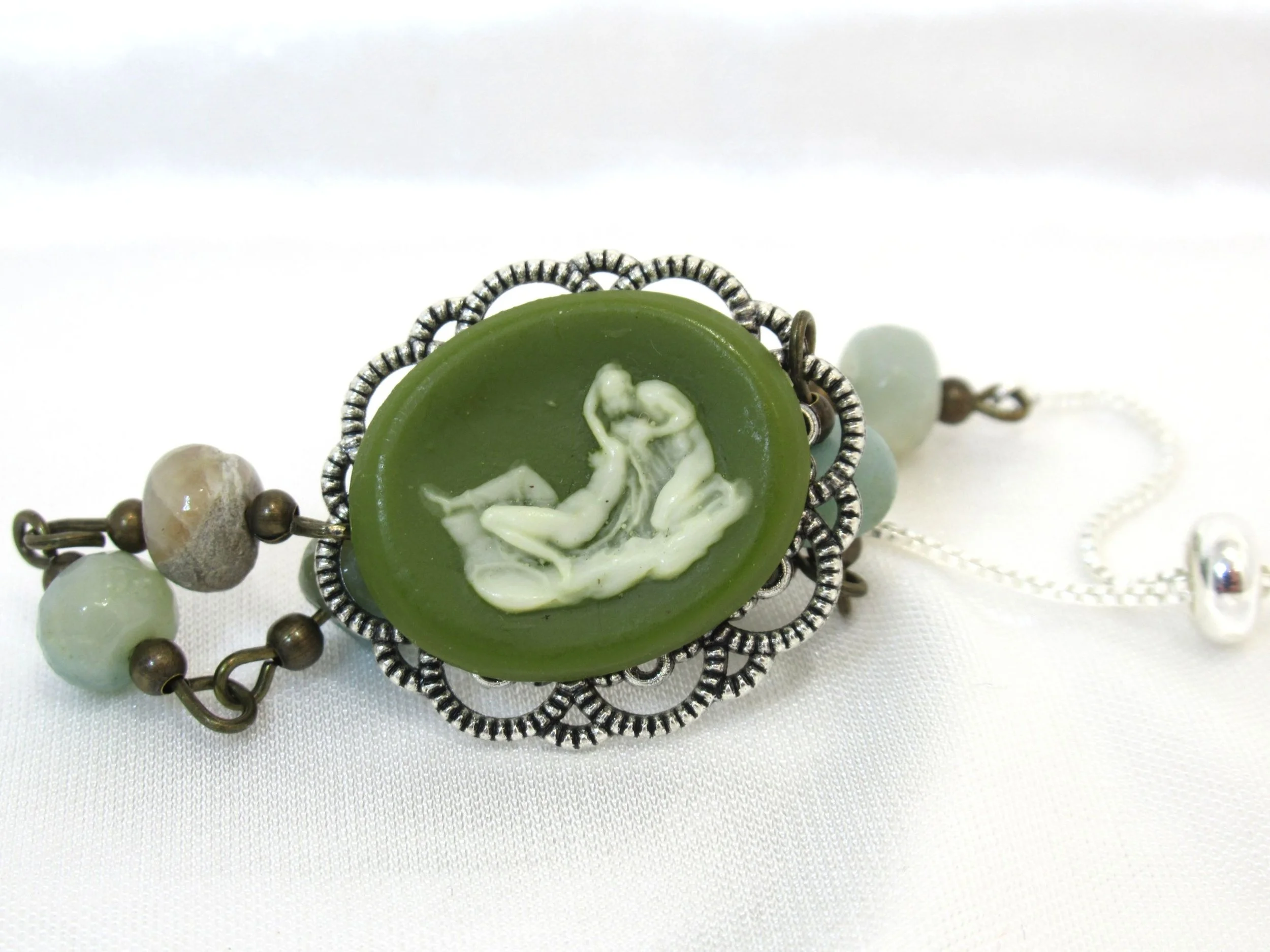 Handcrafted Baroque Courtly Lovers Olive Green Amazonite Bead Silver Slider Bracelet