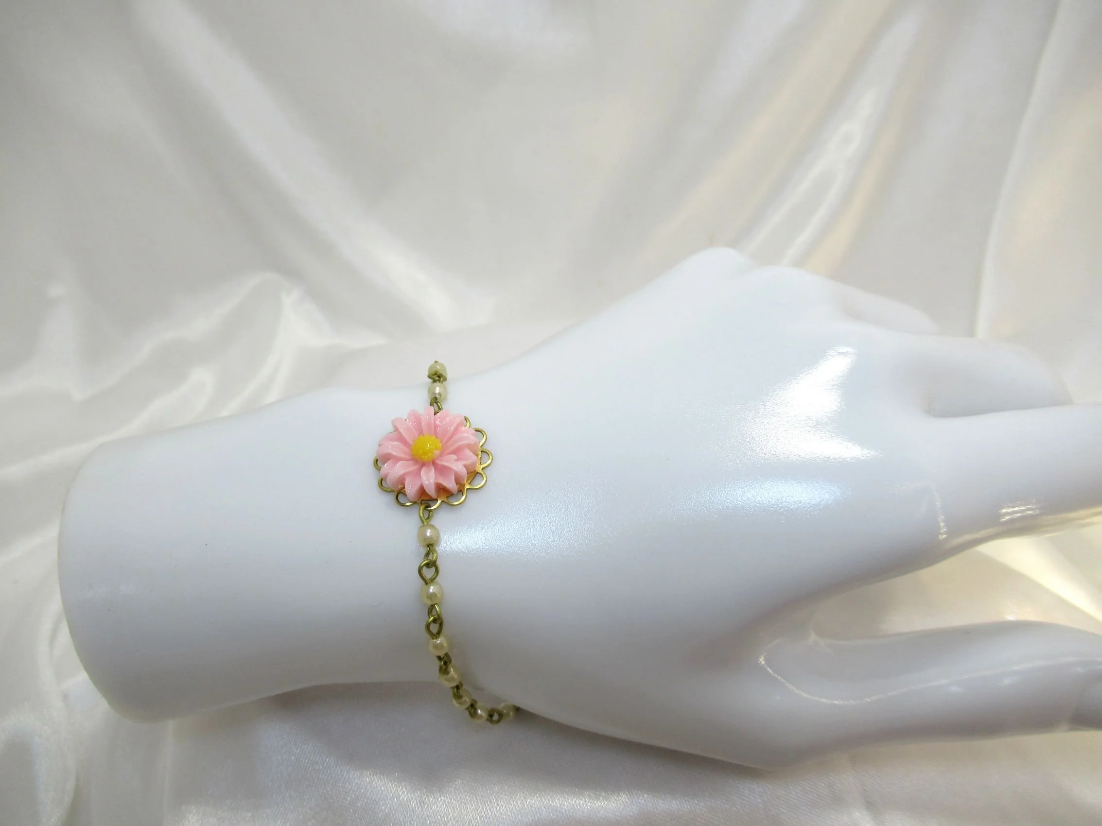 Handcrafted Pink Daisy Flower Vintage Pearl Gold-Plated Adjustable Bracelet