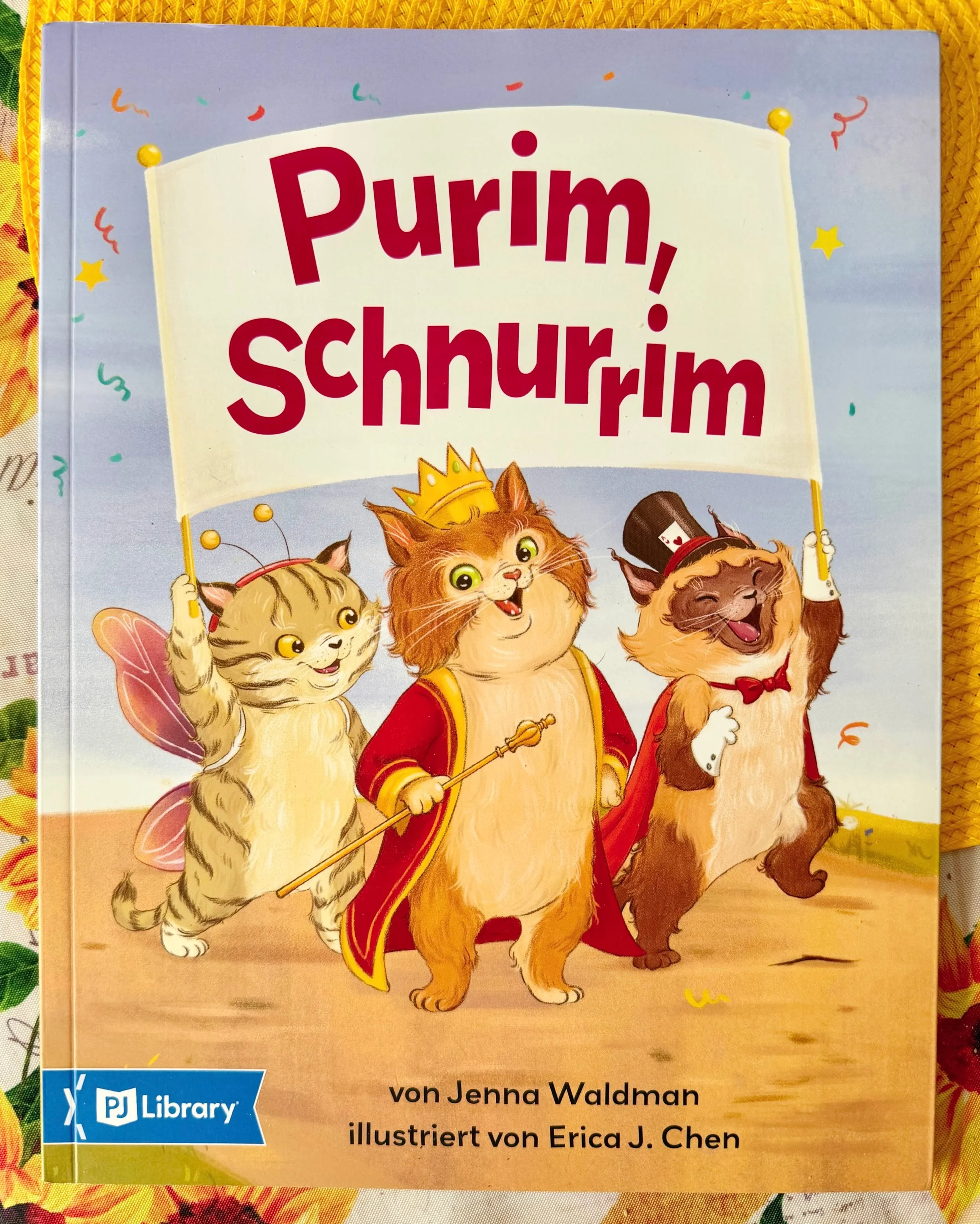 Next year, Purr-im Time will be headed out to 2 year olds once again, through @pjlibrary ! Not only that, but it's also been translated into German and Russian 😻 (I can't get enough of the German title, "Purim Schnurrim"!)

@applesandhoney