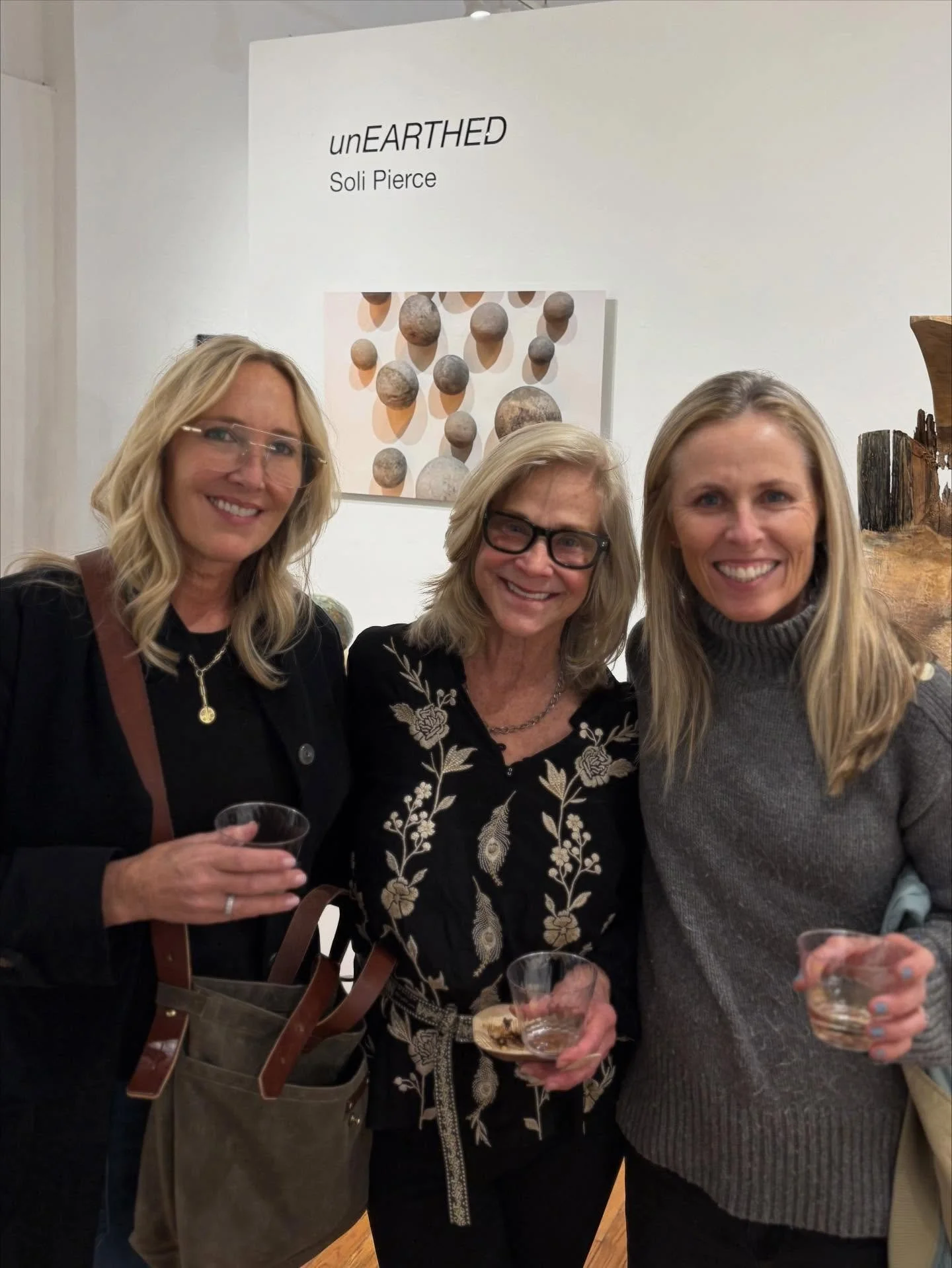 What a beautiful Preview Party last night for 𝙪𝙣𝙀𝘼𝙍𝙏𝙃𝙀𝘿, a solo exhibition of new work by 
Soli Pierce! 🪅 @beaconbonfire 
Thank you for the delectable canap&eacute;s, @hudsonvalleykitchen! 🙏🩷
Great musical vibes provided by Steve White fr