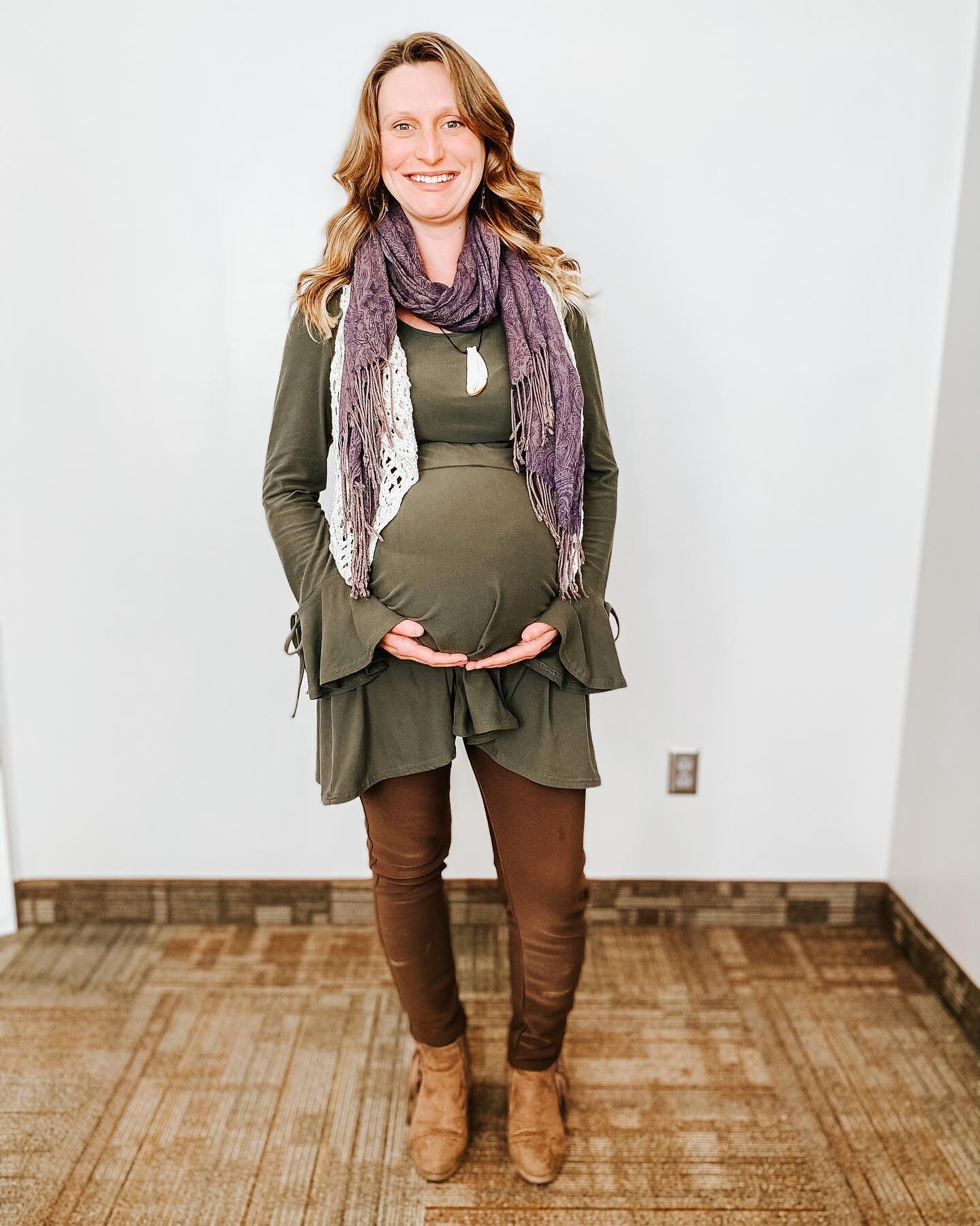 Happy Bump Day!!! 👶🏻💚

This mama had such a good adjustment, giving her massive relief in her hips. Afterwards, Alex was able to rebozo her. During the rebozo session, we felt so much warmth, comfort and excitement. We definitely think this mama i