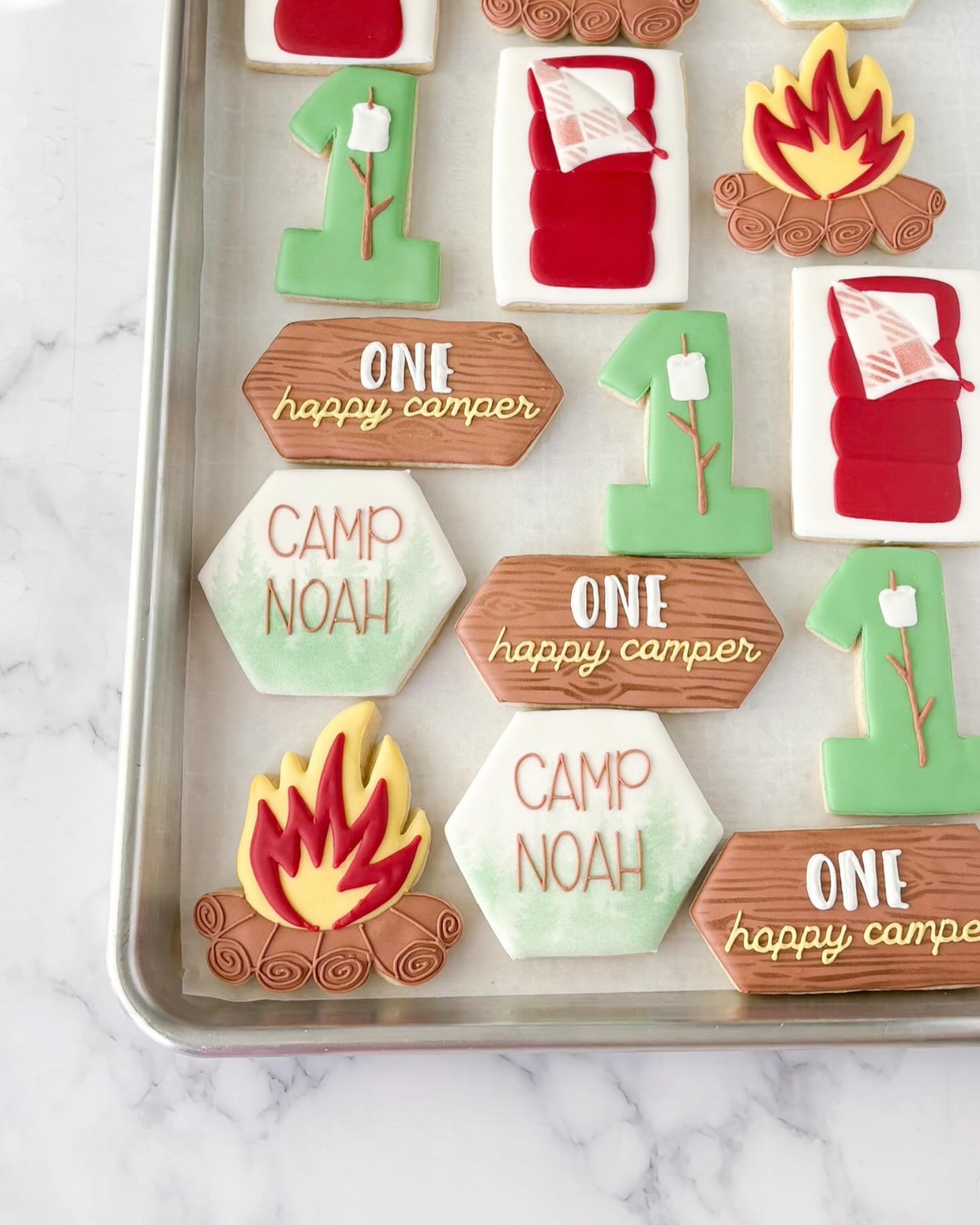 🏕️ A look back to this 𝙾𝙽𝙴 𝙷𝚊𝚙𝚙𝚢 𝙲𝚊𝚖𝚙𝚎𝚛 set! 🪵🔥
.
.
.
.
.
.
.
#decoratedcookies #sugarcookies #dmvfoodie #dmvcookies #onehappycampercookies #cookiesofarlington #arlingtonva #rosasbakingco #supportsmallbusiness
