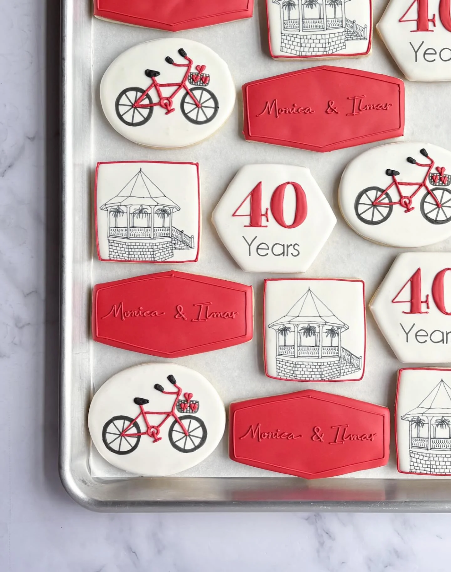 𝑪𝒆𝒍𝒆𝒃𝒓𝒂𝒕𝒊𝒏𝒈 40 𝒚𝒆𝒂𝒓𝒔 𝒐𝒇 𝒍𝒐𝒗𝒆 💕 

.
.
.
.
.
.
.
#decoratedcookies #sugarcookies #dmvfoodie #dmvcookies #anniversarycookies #40yearanniversary❤️ #cookiesofarlington #arlingtonva #rosasbakingco #supportsmallbusiness