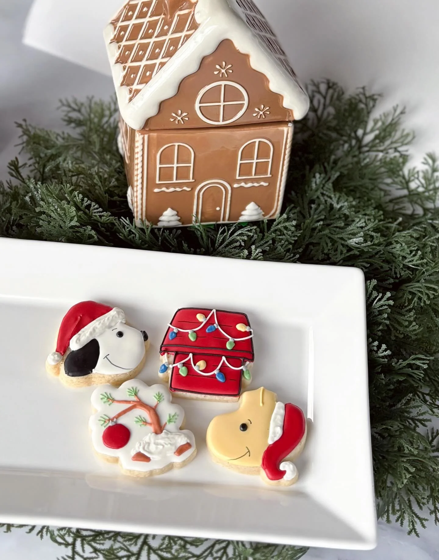 ✨ Christmas cookies are even cuter in mini size! 🎄 
 
Place your order on our website for pick up on 12/23.