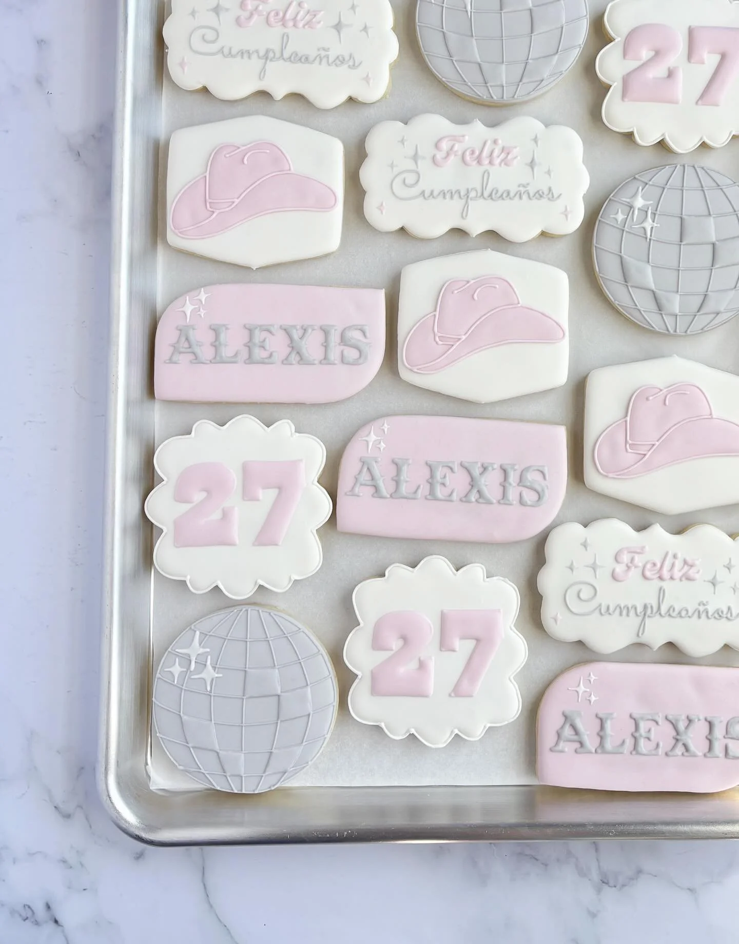 ✨ Feliz cumplea&ntilde;os! ✨ 
.
.
.
.
.
.
.
.
.
#decoratedcookies #sugarcookies #dmvfoodie #birthdaycookıes #discocowgirlcookies #dmvcookies #cookiesofarlington #arlingtonva #rosasbakingco #supportsmallbusiness