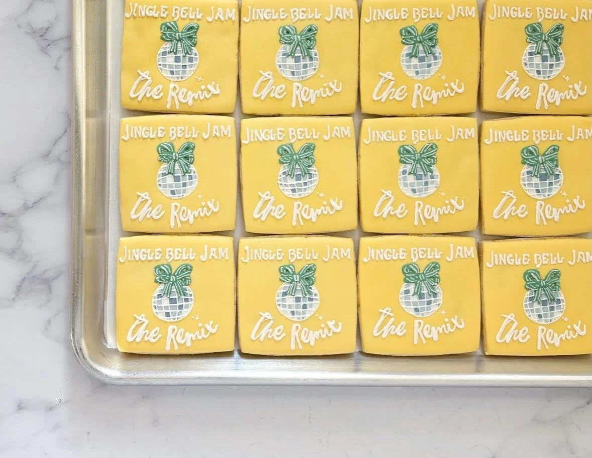 ✨𝑯𝒆𝒍𝒍𝒐 𝑫𝒆𝒄𝒆𝒎𝒃𝒆𝒓! ❄️ 🎄 

We are so excited for @encorearlington last show of the year! 
We will have these and other cute holiday themed cookies at intermission for Jingle Bell Jam Remix on Friday 12/5 - Sunday 12/7 at Gunston Middle Sch