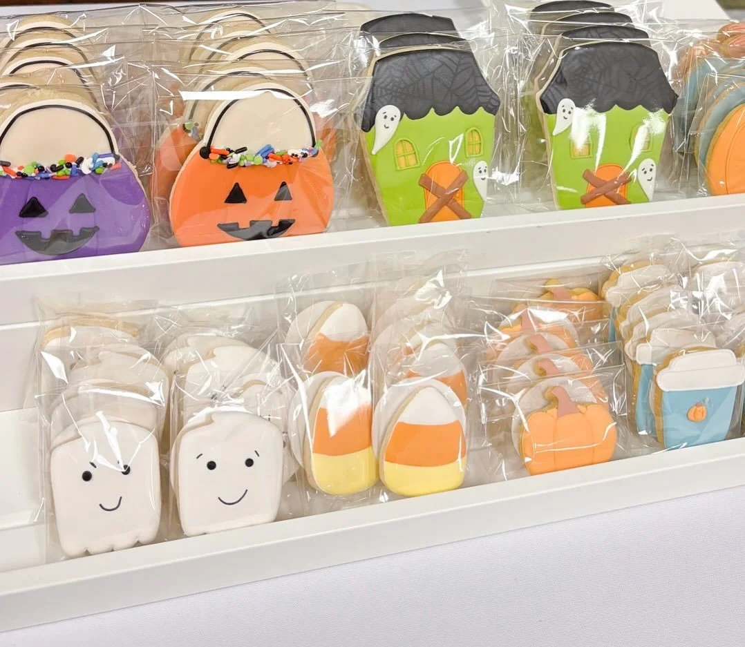 🎃𝑶𝒄𝒕𝒐𝒃𝒆𝒓 𝒊𝒔 𝒉𝒆𝒓𝒆! 👻 

The next few months are prime cookie seasons!
We will have very limited availability for December, so be sure to get your holiday orders in as soon possible. 
We can&rsquo;t wait to help celebrate the holiday seas