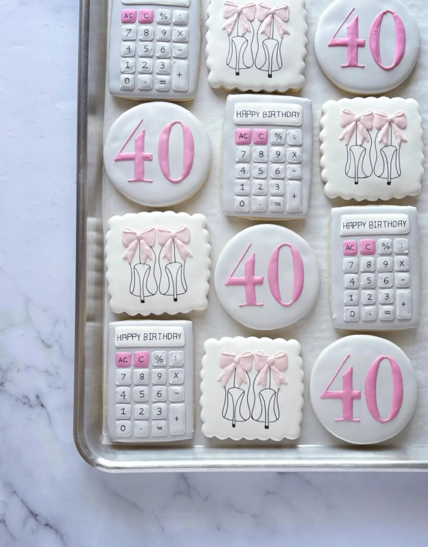40𝘵𝘩 𝘣𝘪𝘳𝘵𝘩𝘥𝘢𝘺 𝘤𝘰𝘰𝘬𝘪𝘦𝘴 

.
.
.
.
#decoratedsugarcookie #cookiesofarlington #dmvfoodie #birthdaycookies #rosasbakingco