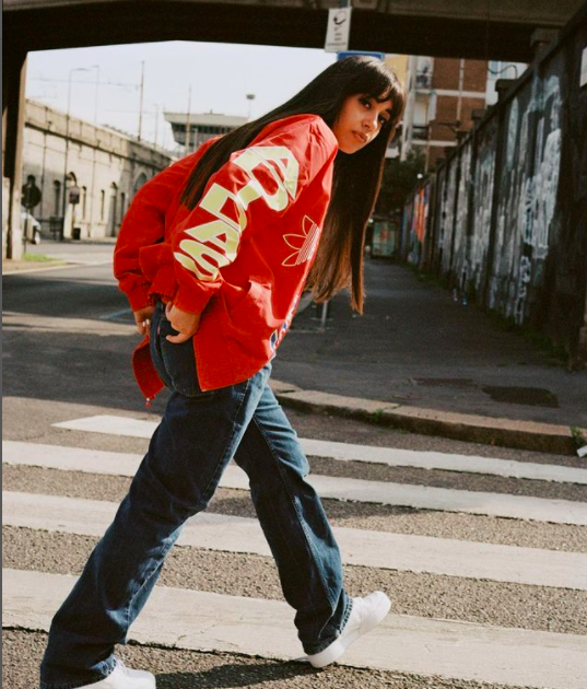 Between bold and energetic, streetwear