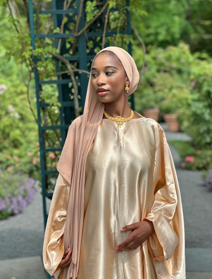 Royaume De L'Elegance, feminine and veiled