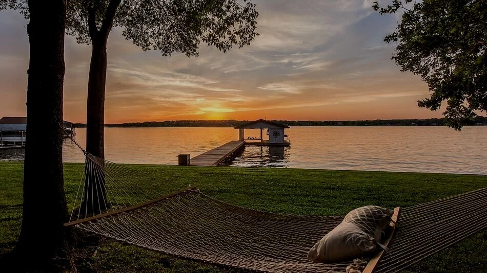 Cedar_Creek_Lake.jpg