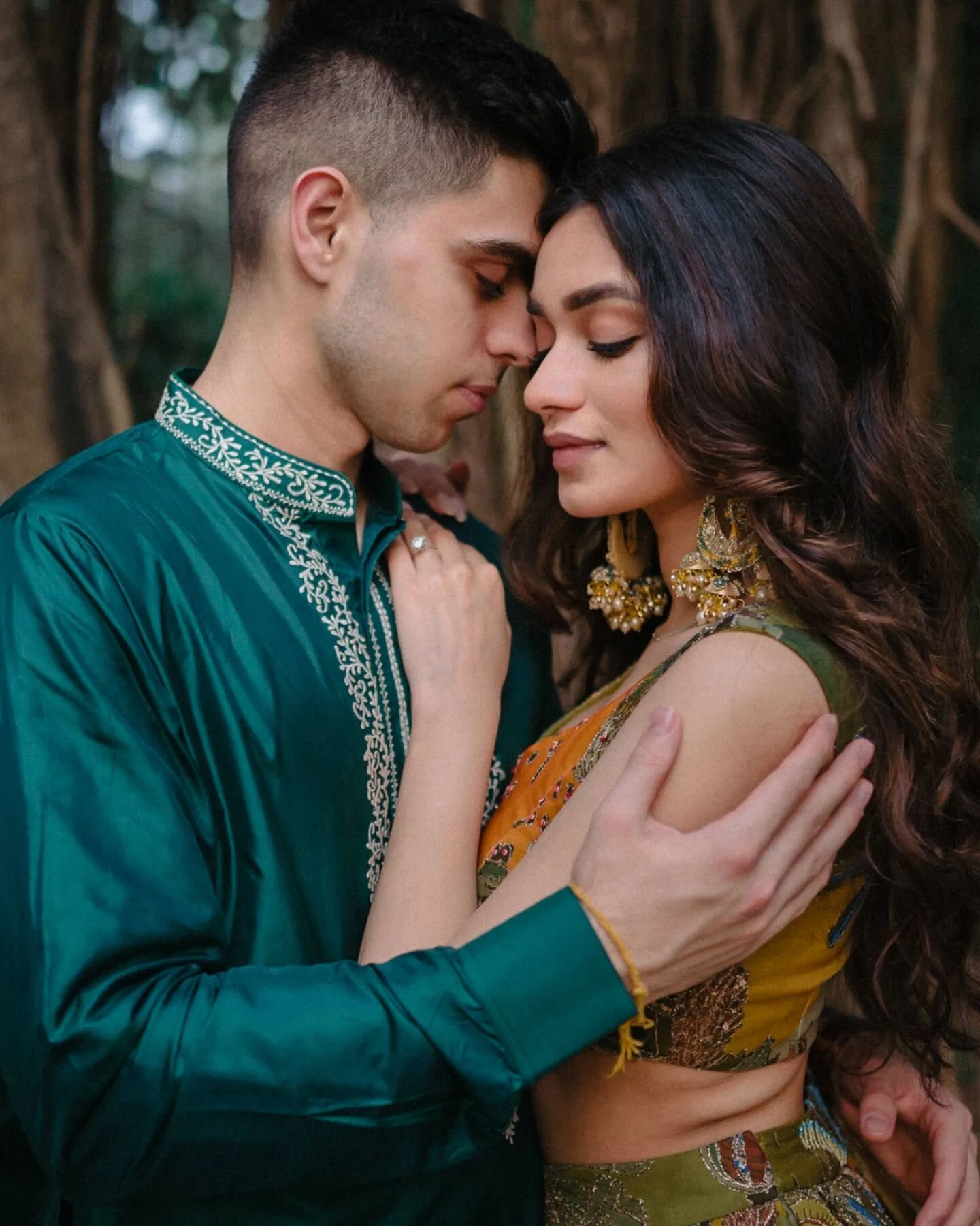 A year back when Diti called for her wedding, we ended up talking more about her attire for the wedding than the wedding itself. After a lot of calls and discussions about the outfits, events and the shoot; What surprised us the most was the love tha