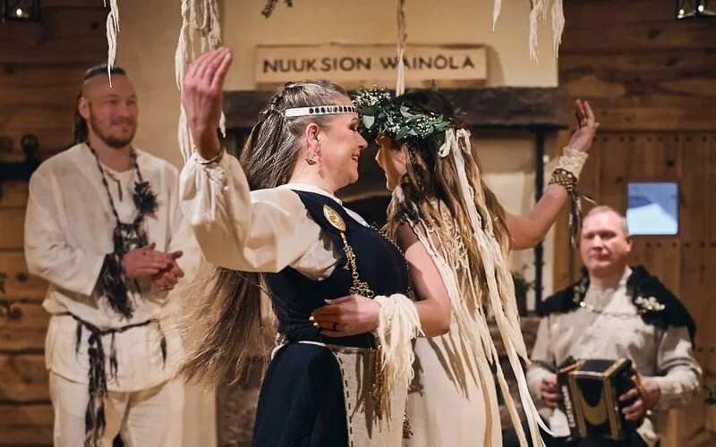 Kalevalahaat-tanssia-nuuksion-taika-1300-1-800x500.jpeg