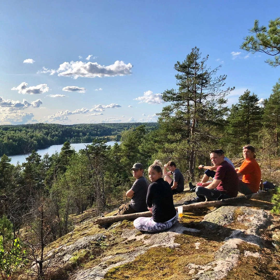 Nouxfestissa on kaksi esiintymislavaa luentoja ja esityksiä varten: ulkolava ja Haltian auditorio. Lavaohjelma edistää tapahtuman osallistujalupauksen ja arvojen toteutumista.