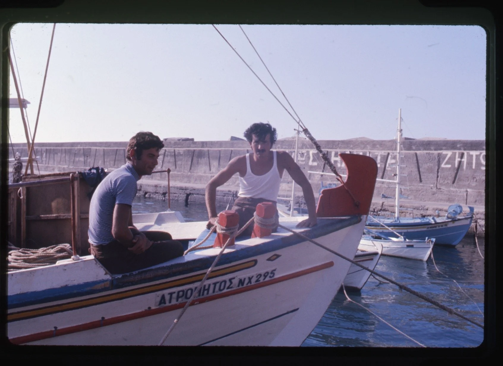 Portrait of Yiannis Kanaris, pictured on the right (1975). Photograph by Jack Whitten.