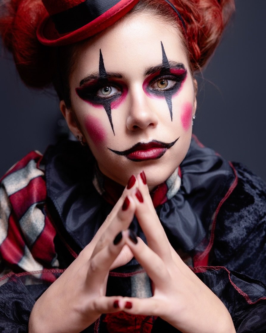 From the time she was little she has always loved dressing up and taking on different personas. I have always been in charge of having to execute her vision, alongside hair and makeup. This year we did the Halloween gig multiple times between #nighto