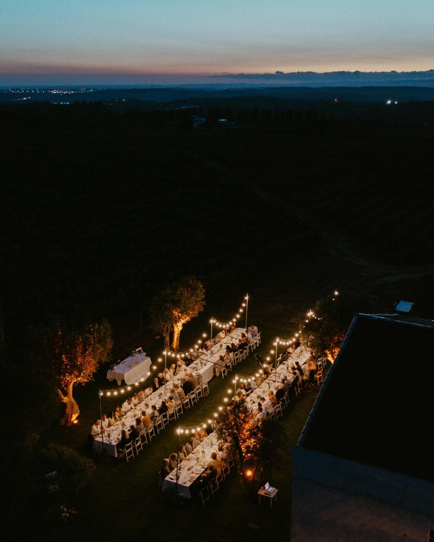 Missing those iconic warm summer nights in Algarve with a bottle of fresh white wine (especially from @morgadodoquintao ). The wedding of @nadiadottir &amp; @octavio_pires had one of the most beautiful sunsets in whole 2023. 
Wedding designed by the 