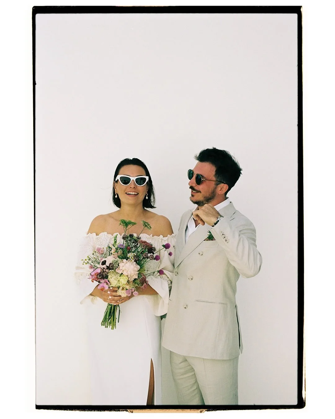 Camille & Frantz on film 🎞️ An intimate celebration with just the closest friends at Monte da Bemposta.
Wedding Planner: @bymatilda.pt
Venue: @montedabemposta
Catering: @twopack_kitchen
Bar: @as_de_copos
Muah: @vanessachabert_makeuphair
Music: