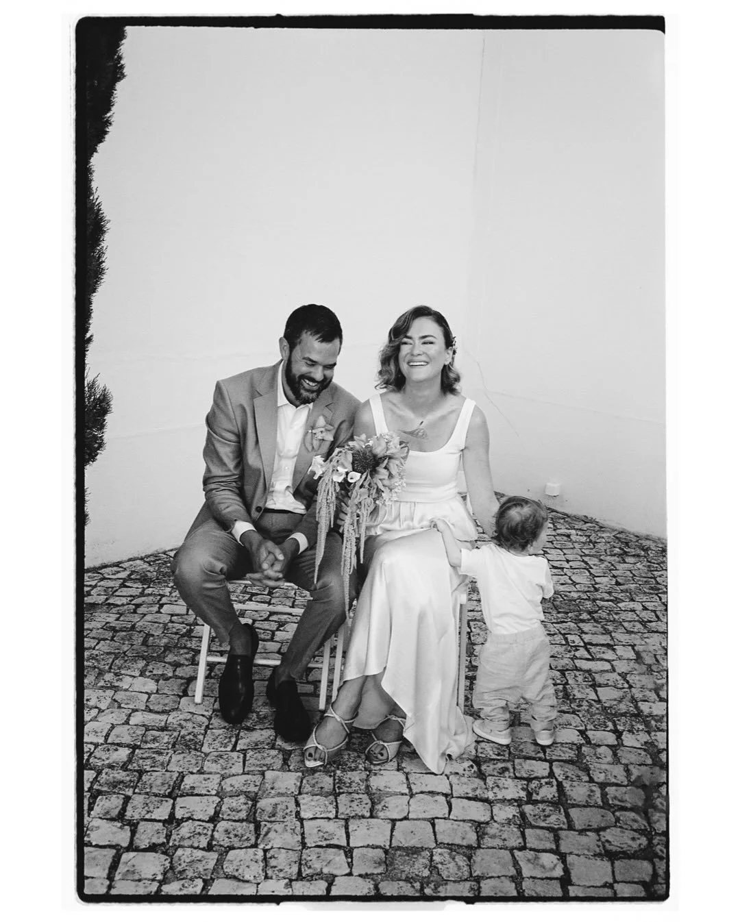 Remembering this wedding in Casa Sacoto on film 🎞️ ( @casa_sacoto ) of Milena @milenaspremberg &amp; Justin @j.vadra

Cheers to all to the wedding team:

Venue: @casa_sacoto
Flowers and Decoration: @ohmariaflores
Wedding Menus: @nonaked_design_studi