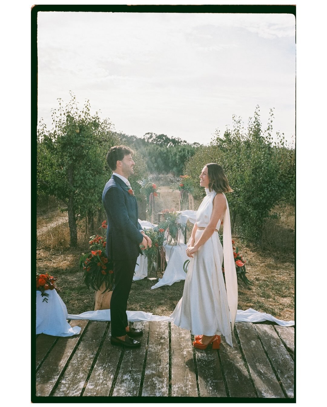 Some @pollettepauline &amp; @kristofvandeneynden wedding on film 🎞️ . Beautiful intimate wedding at @riodoprado_ with makeup from @daisymakeups 

#gustavosimoesphoto #portugalwedding #europeweddingphotographer #filmweddingphotographer