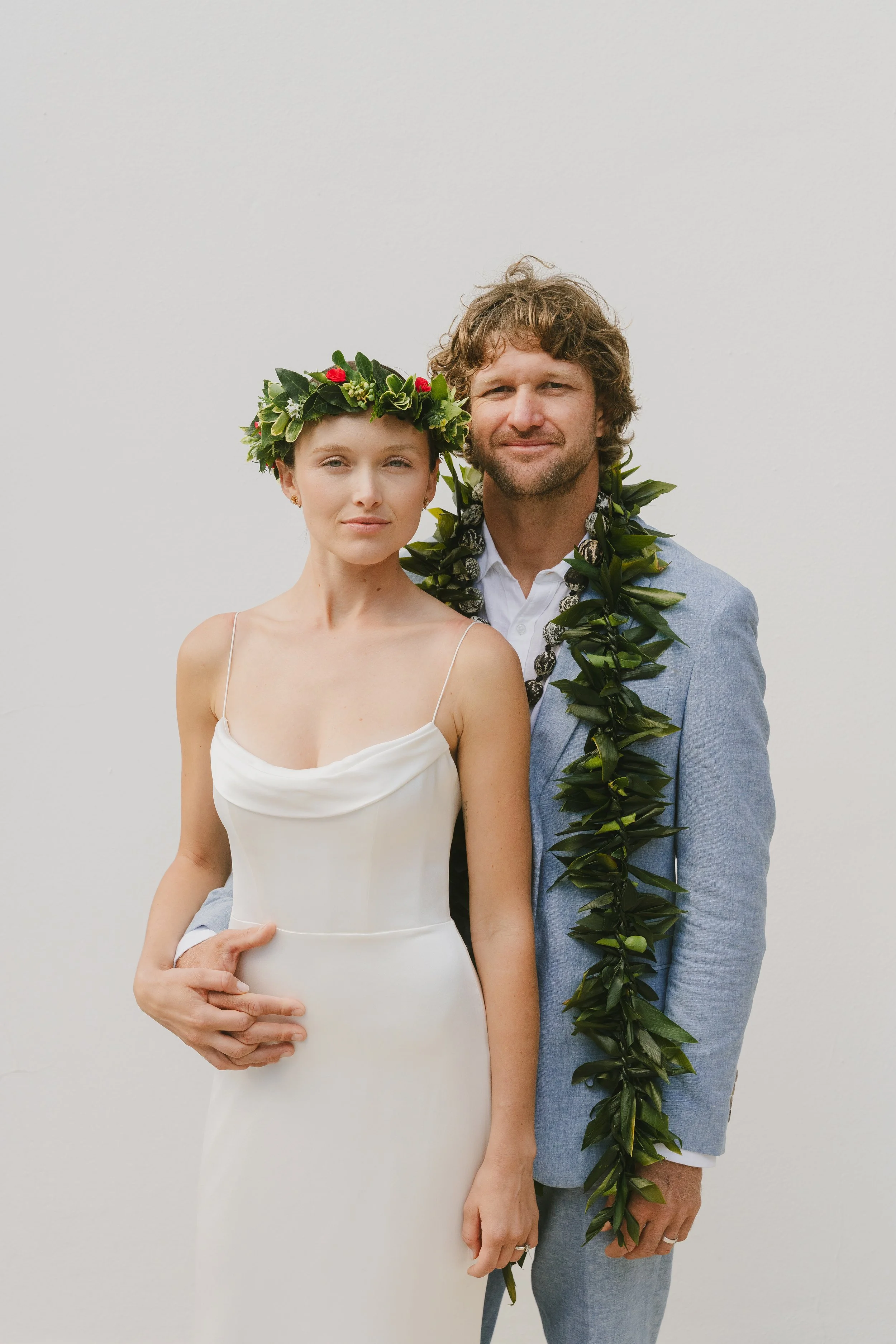 A Barefoot Destination Wedding with Hawaiian Traditions in Portugal