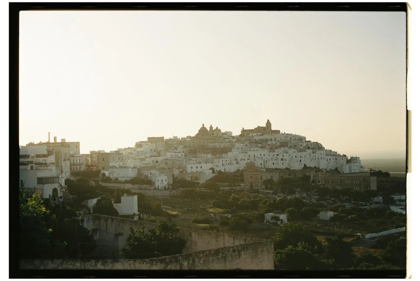Beautiful Ostuni by sunset.

#ostunicitt&agrave;bianca #weddinginostuni #puglia❤️ #italyweddingphotographer #analogphotography