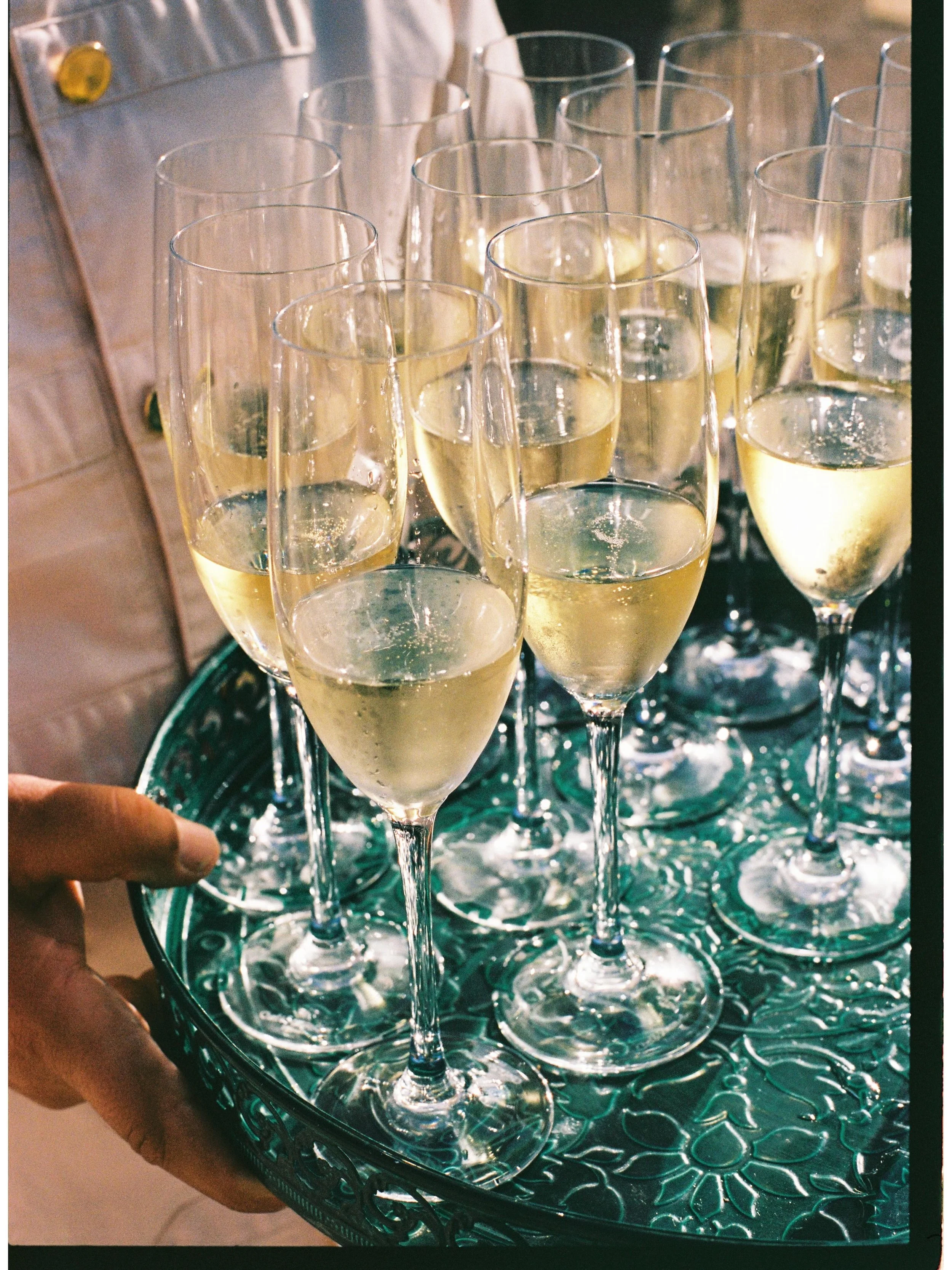 Champagne 🥂? Yes, please!

#champagne #weddingreceptiondetails #analogweddingphotographer