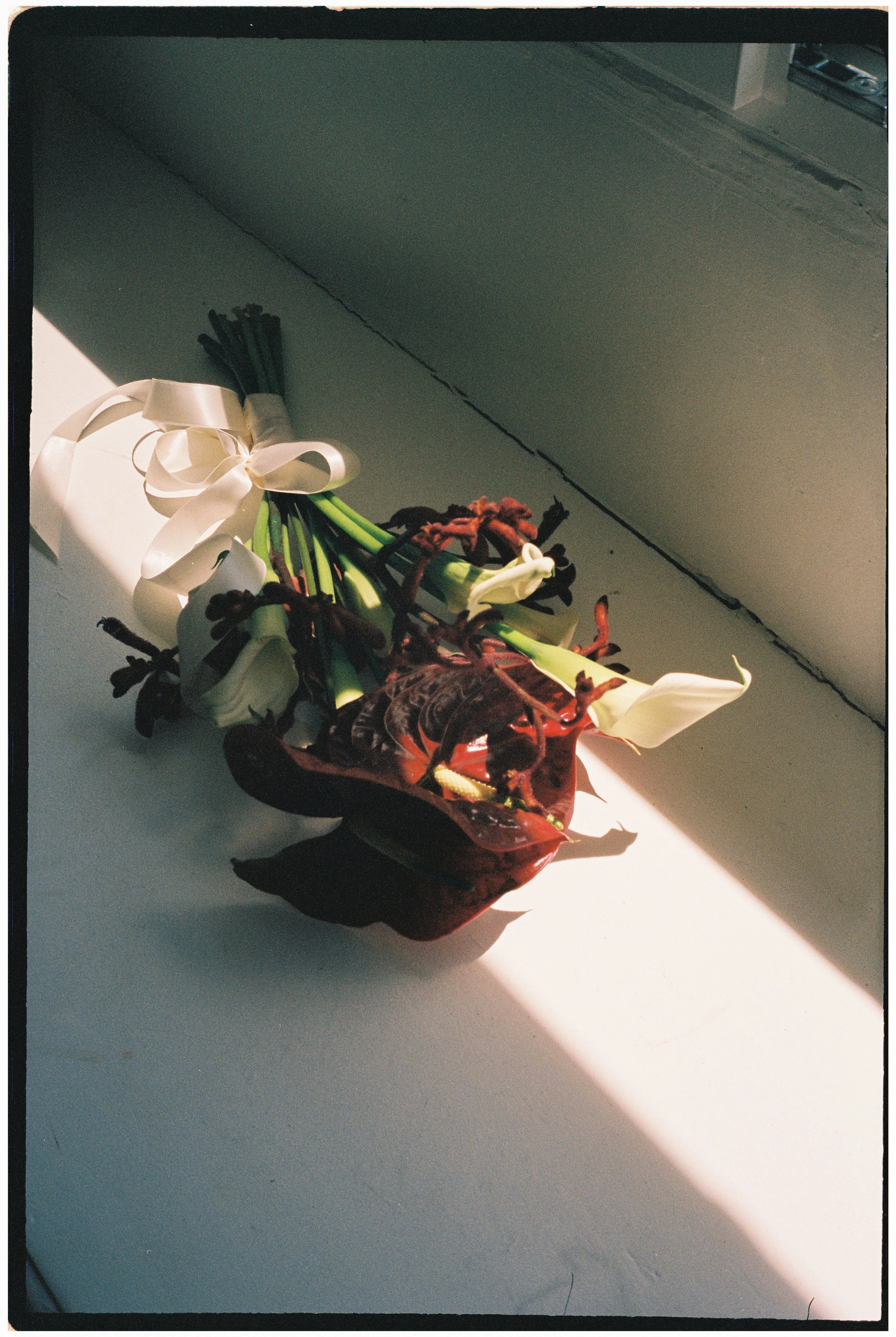 editorial-bridal-bouquet-film-photography-portugal.jpg.jpg