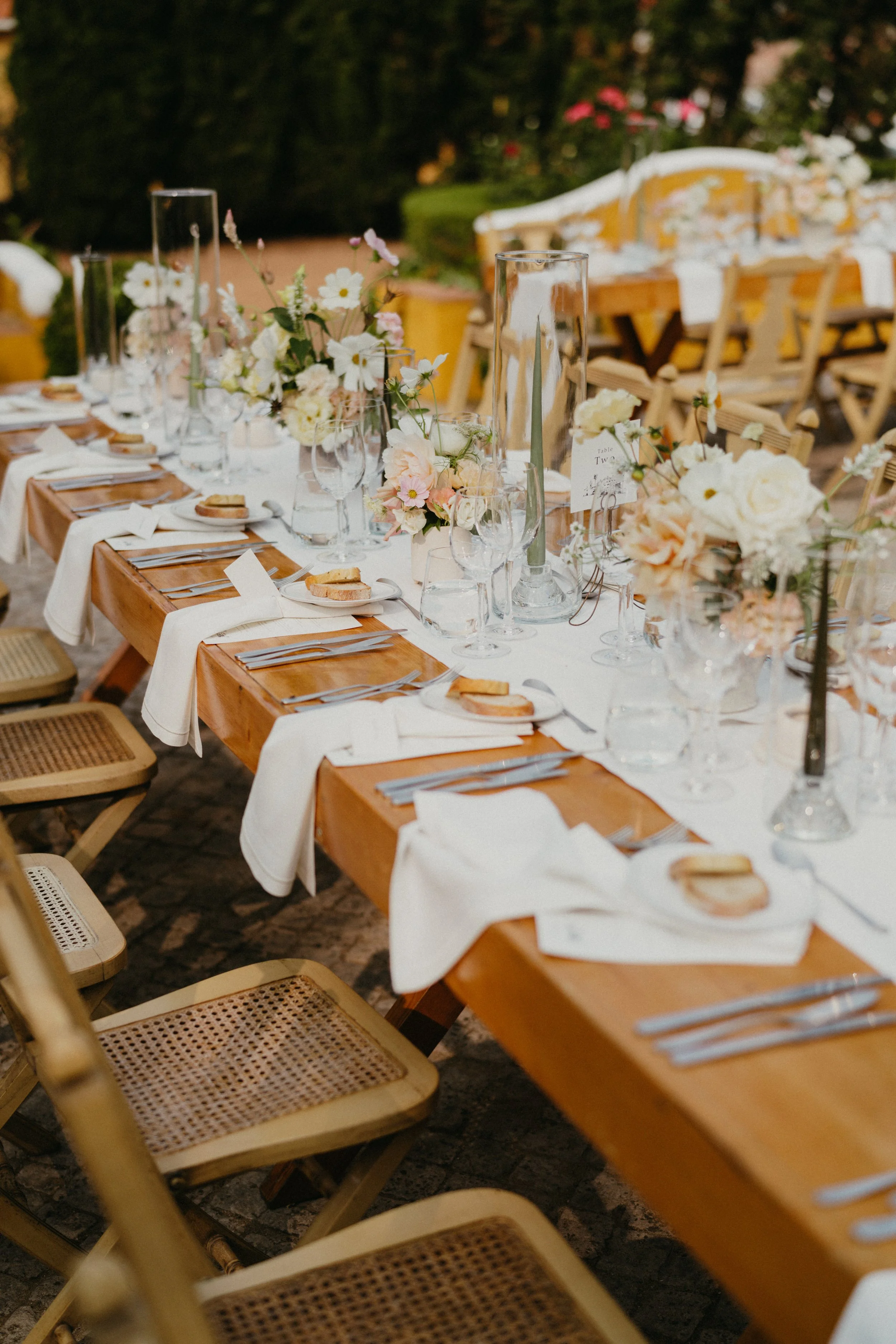 Outdoor wedding reception table with floral arrangements at Quinta de Sant’Ana in Mafra Portugal