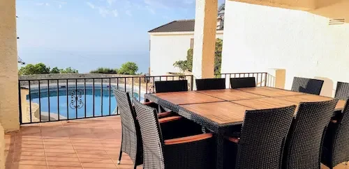 Terrassendining am Pool