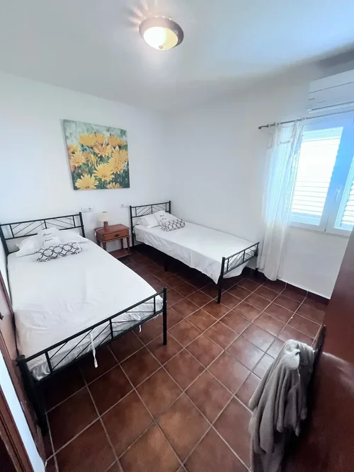 Zweibettzimmer mit zwei Einzelbetten