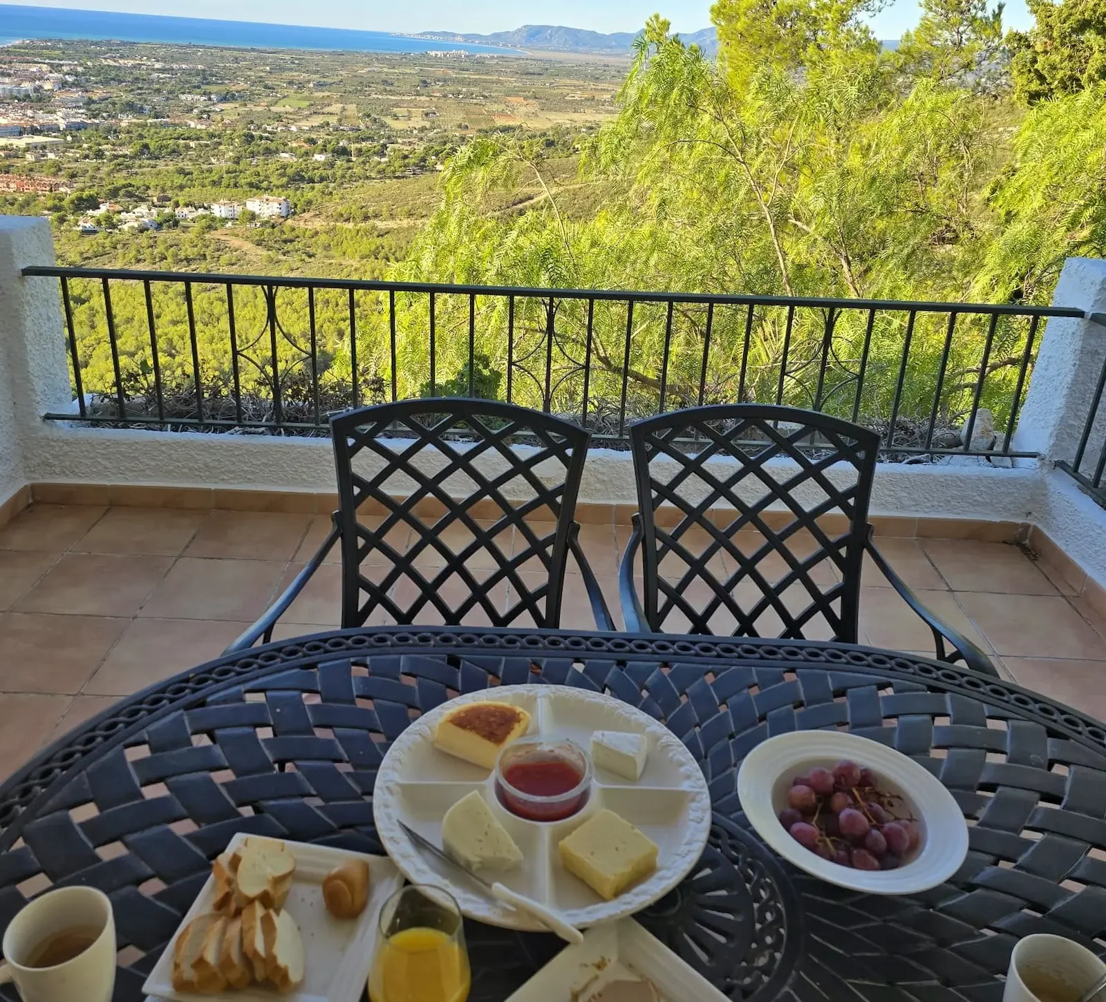 Balkon Frühstück mit Meerblick