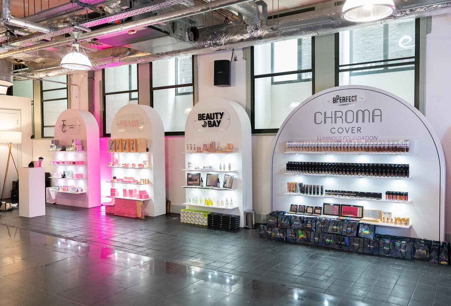 Earlier this week, we took over the lower level of the beautiful Alan Hotel in Manchester to host a TikTok Shop experience IRL. Beauty brands were invited to showcase their products. Wonderland designed a tiered offering of branded showcases that bra